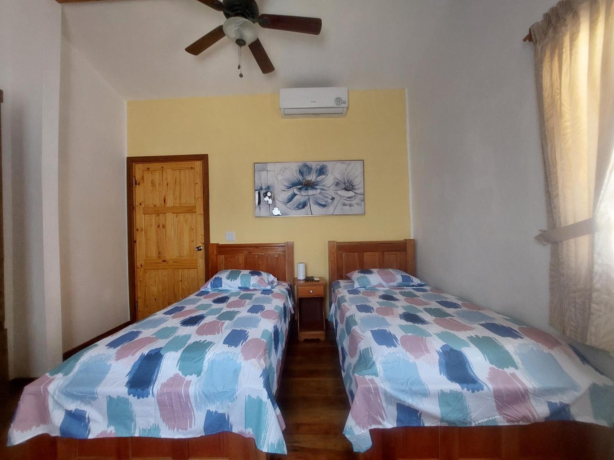 Hotel Faro del Colibri Carenero Camera foto